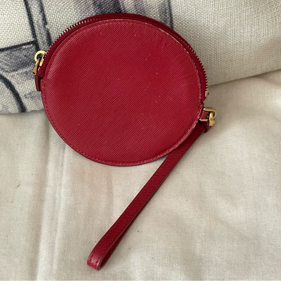 PRADA SAFFIANO LEATHER CIRCULAR WRISTLET POUCH⭐️AuThEnTiC - Picture 2 of 8